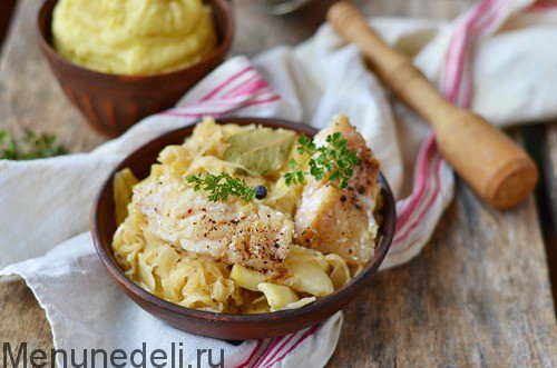 Морской окунь с тушеной квашенной капустой