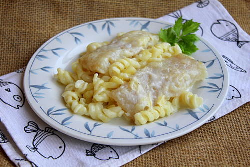 Рецепт рыбы, запеченной с соусом и макаронами как в детском саду | Меню недели