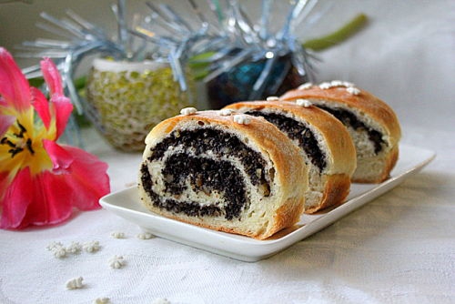 Постный рулет с маком и орехами
