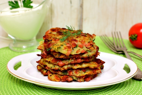 Драники с колбасой и зеленью