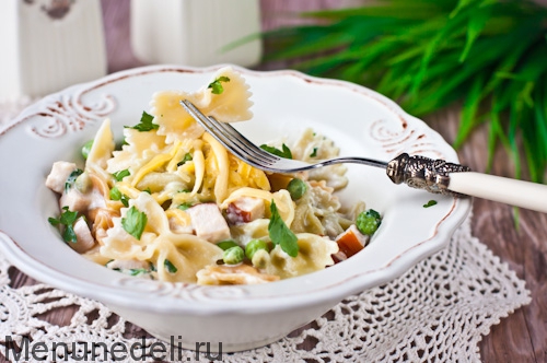 Рецепт пасты с копченой курицей и зеленым горошком | Меню недели