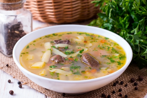 Суп с куриной печенью и лапшой | Меню недели