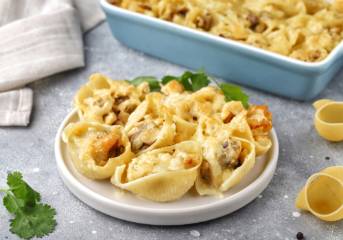 Ракушки с курицей и грибами в сливочном соусе | Меню недели