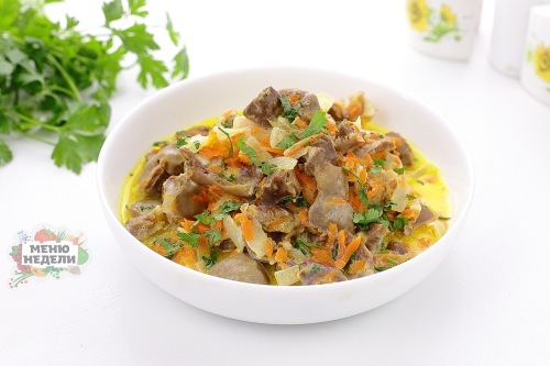 Куриные желудки в сметане с луком на сковороде: рецепт с фото пошагово | Меню недели