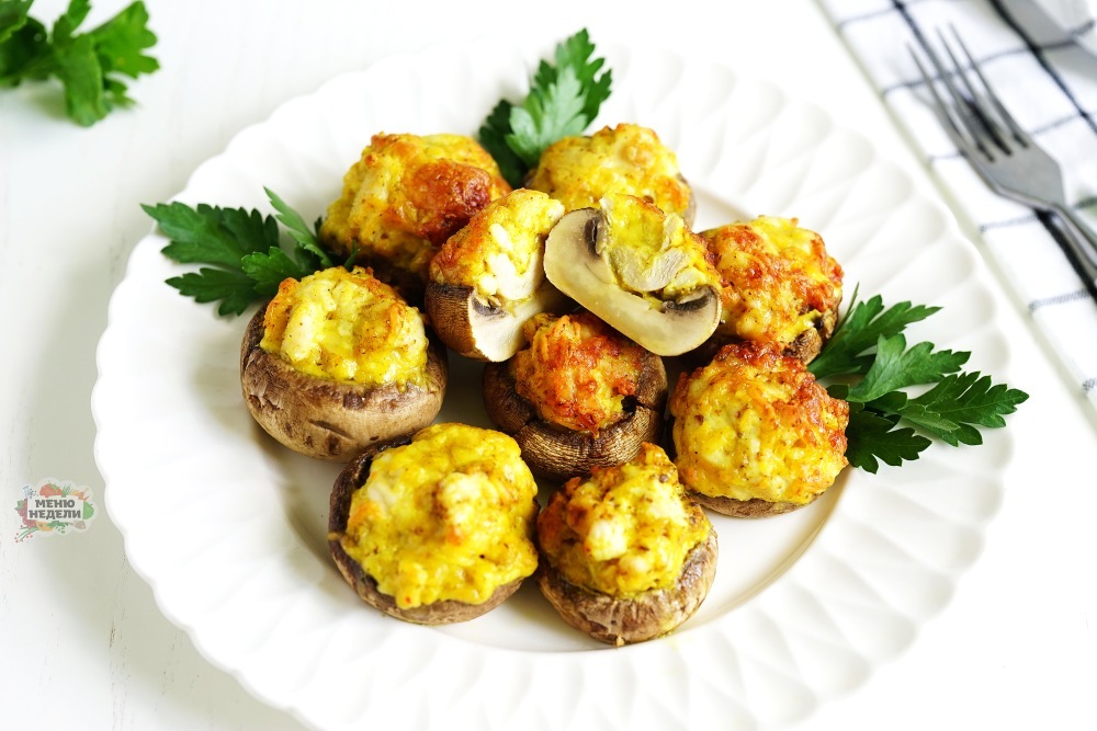 Шампиньоны, фаршированные курицей и сыром: рецепт с видео и фото пошагово | Меню недели