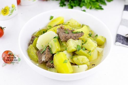 Тушеные кабачки с мясом и картошкой