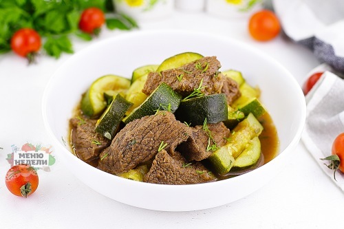 Кабачки с мясом тушеные на сковороде