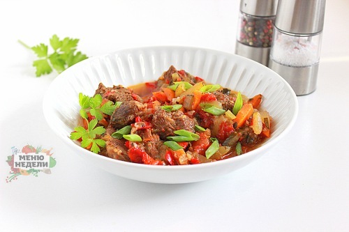 Тушеное мясо с овощами на ужин