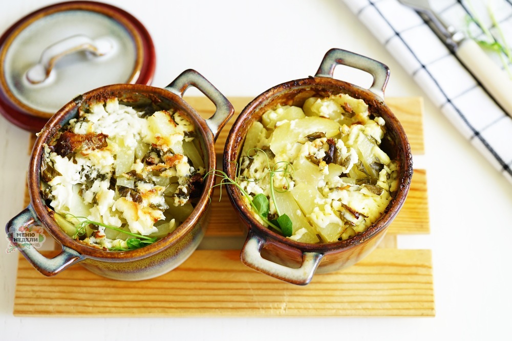 Картошка в горшочках с мясом и сметаной в духовке
