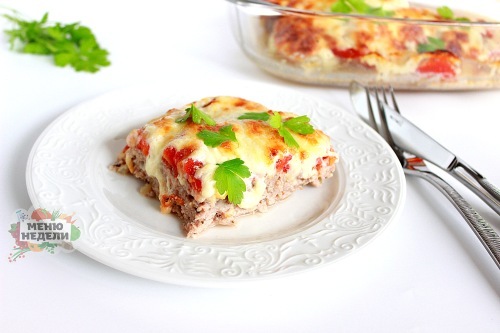 Фарш в духовке с сыром и помидорами