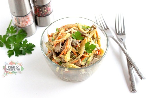 Салат с печенью и солеными огурцами